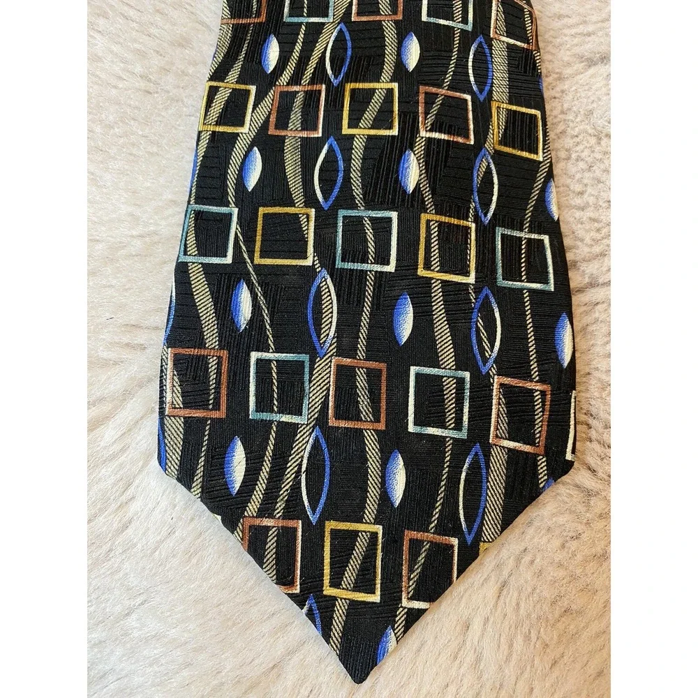 GUY LAROUCHE - DIFFUSION - GEOMETRIC- VINTAGE - CANADA MADE- ALL SILK NECK TIE!